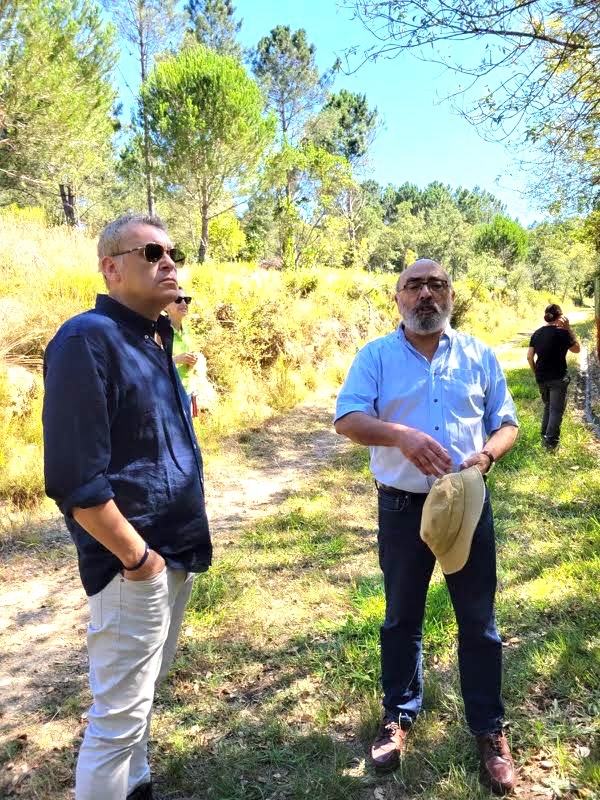 César DePaço no Centro de Recuperação do Lobo Ibérico em Mafra com o professor Francisco Petrucci